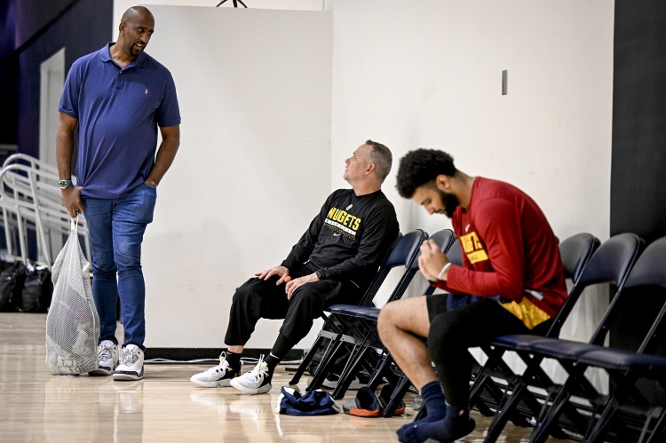 掘金GM:我們前6-7人都是首發(fā)級(jí)別 但再往后的水平就斷層了