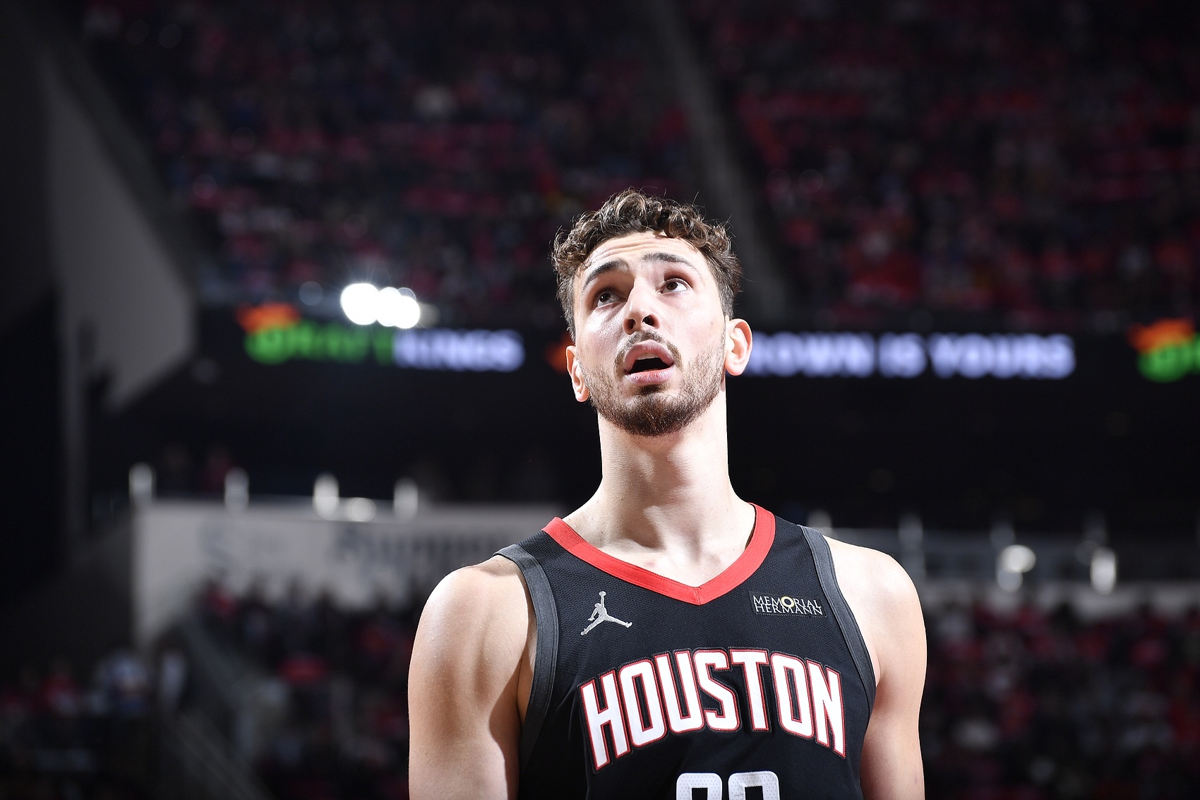 申京:我的背部今天早上感覺(jué)還不太舒服 后來(lái)情況好轉(zhuǎn)了