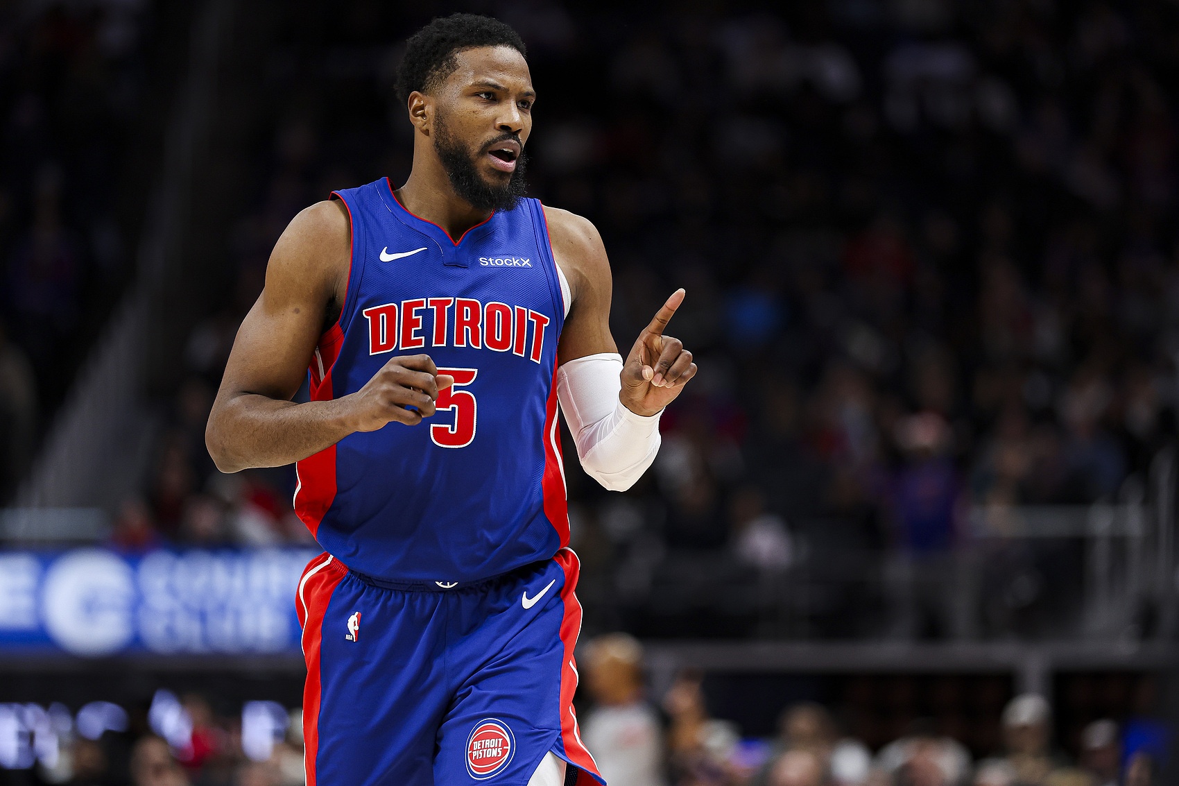 比斯利談失利:今晚比賽是季后賽級(jí)別的 是一次很好的學(xué)習(xí)經(jīng)歷