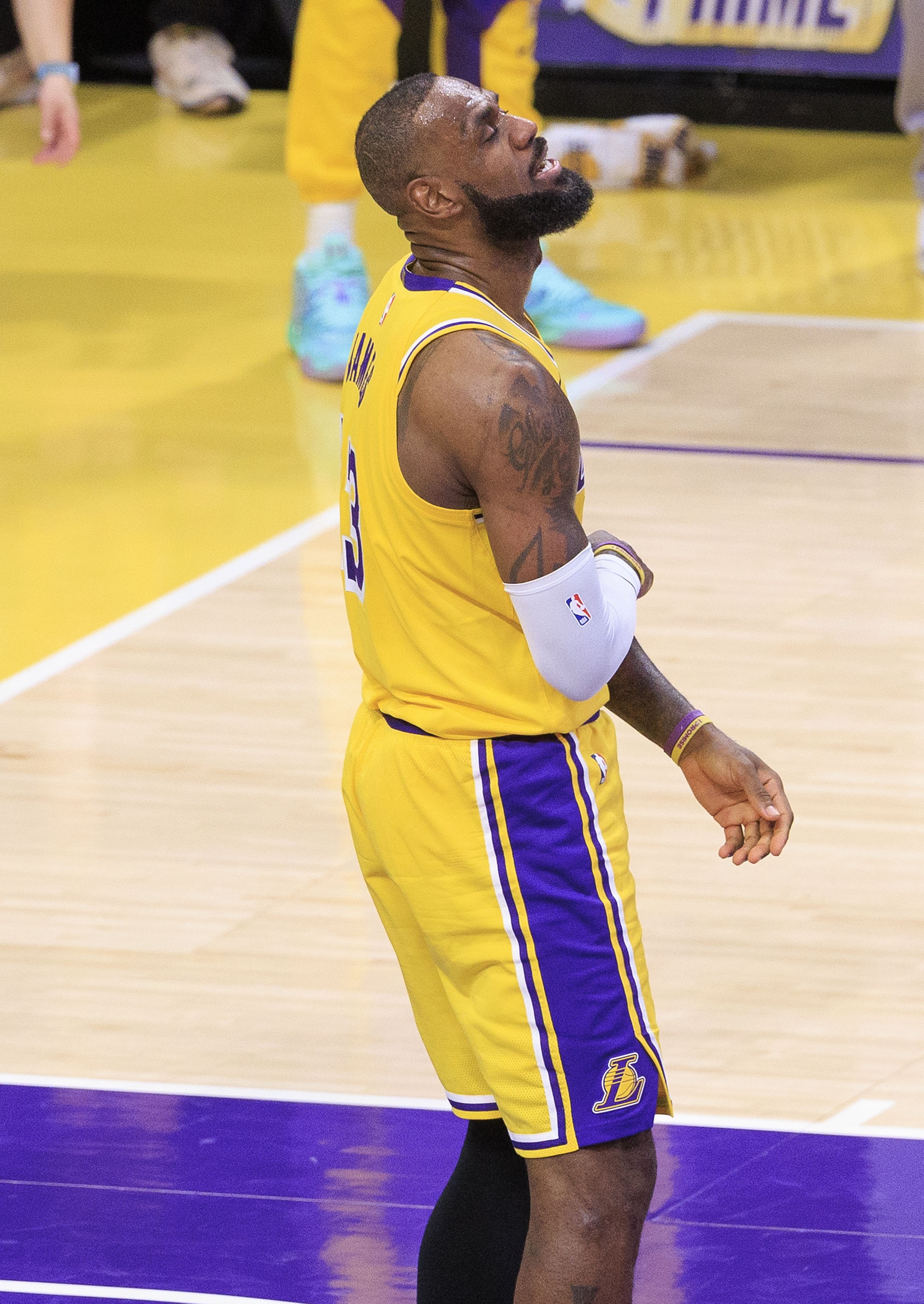 鮑仁君:交易沒(méi)問(wèn)詹姆斯 他簽了長(zhǎng)約 湖人為未來(lái)就不再考慮其感受