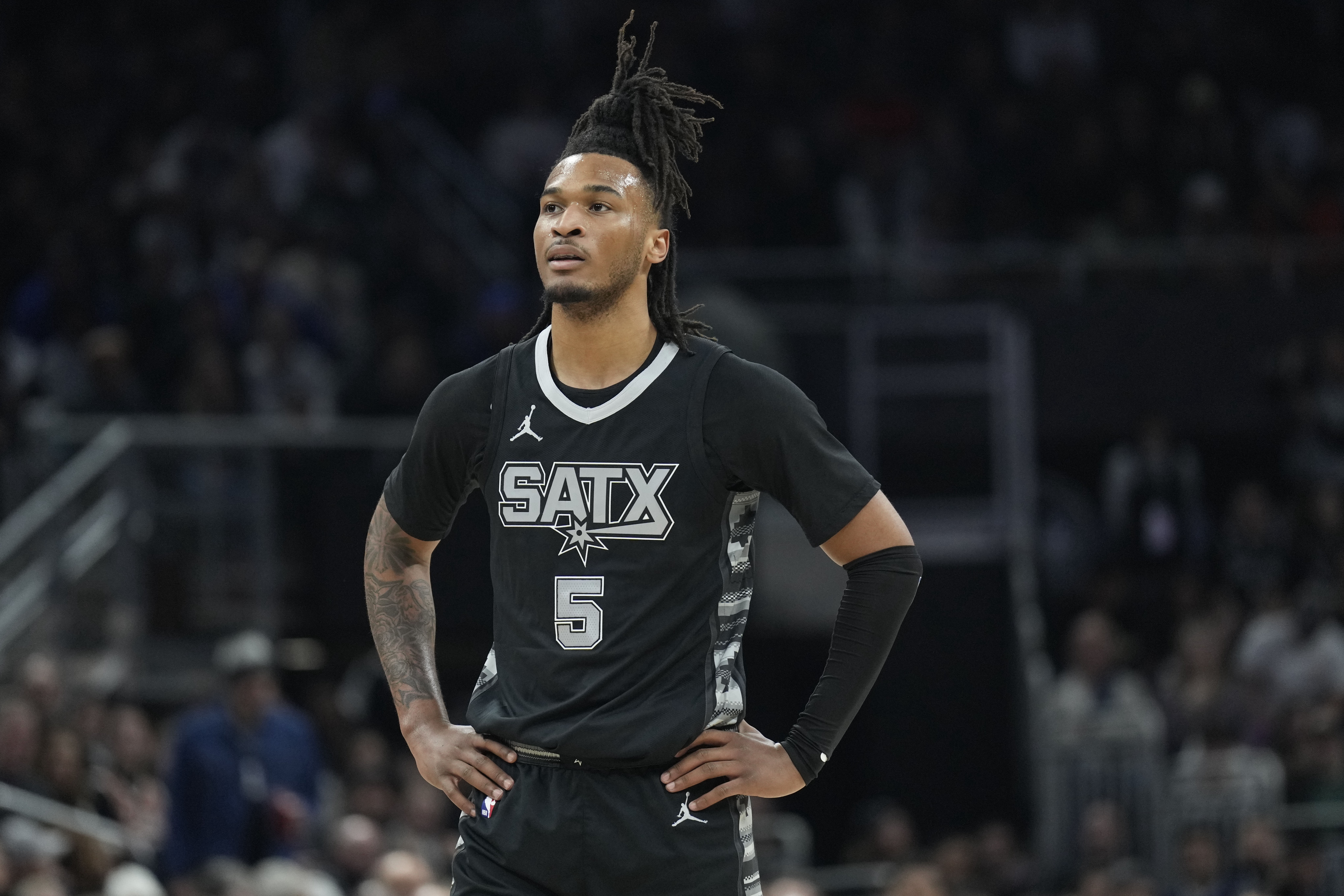 瓦塞爾:我每天都會(huì)跟卡斯?fàn)柦涣鹘o他建議 我新秀年也是起起伏伏